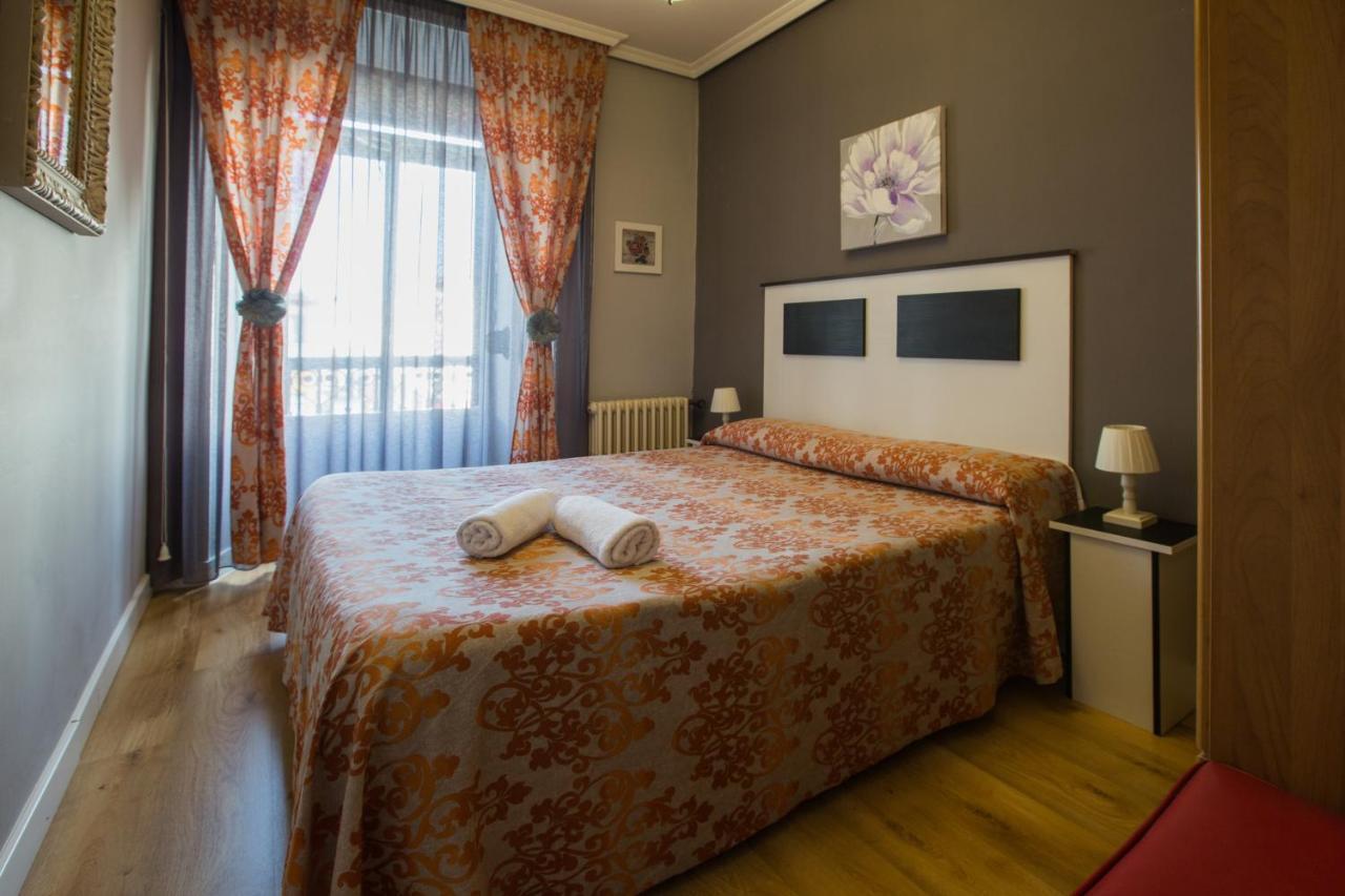 Apartamentos Turisticos Avila La Catedral Buitenkant foto